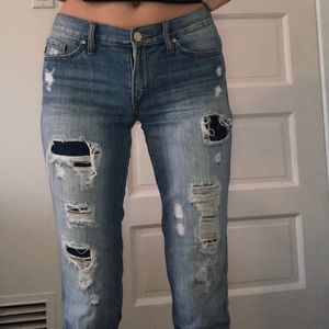 Super cute ripped jeans!